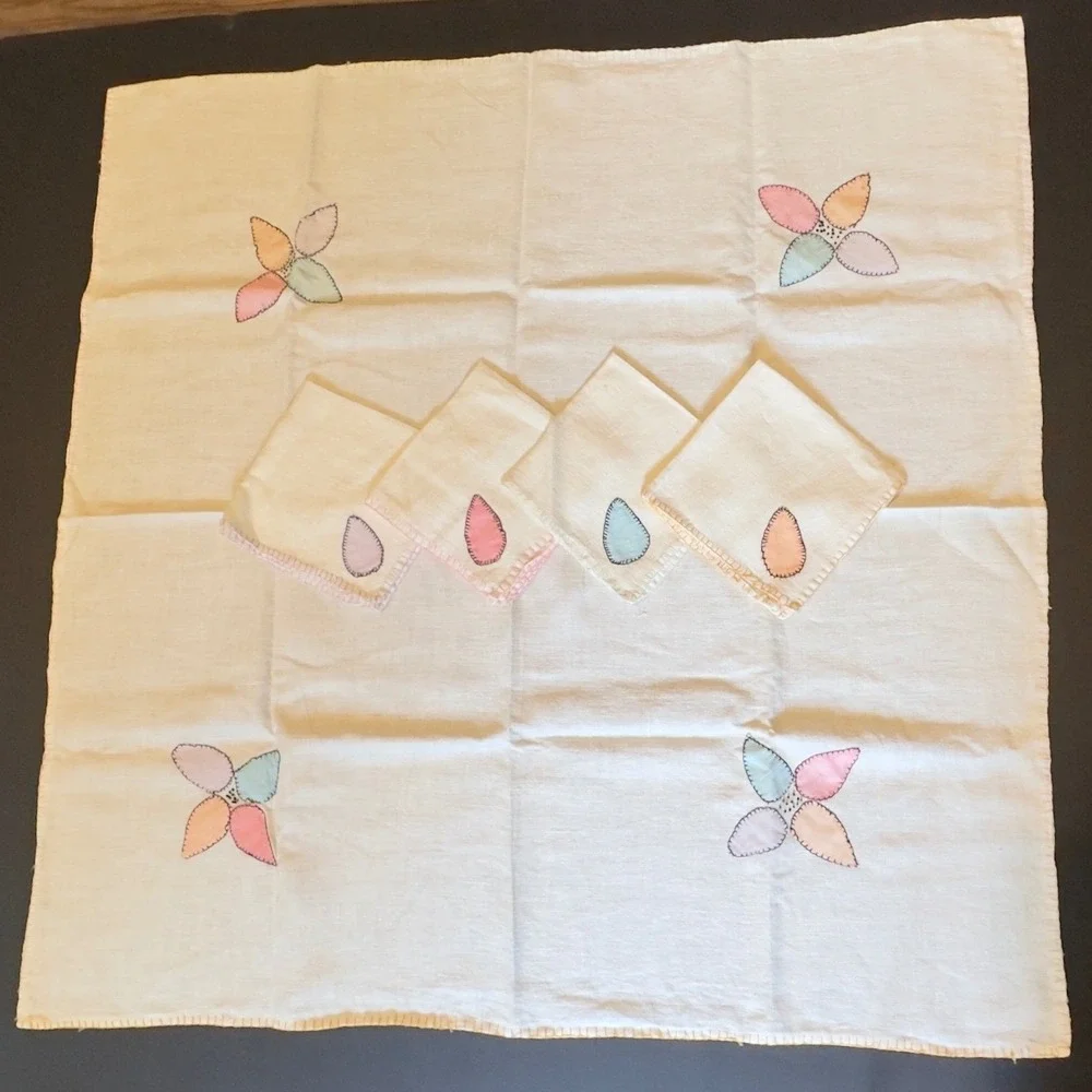 Vintage Tablecloth 30x30 & Napkin Set White Pastel Applique Floral Linen 5pc Set